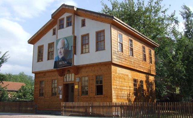 rıfat ılgaz evi